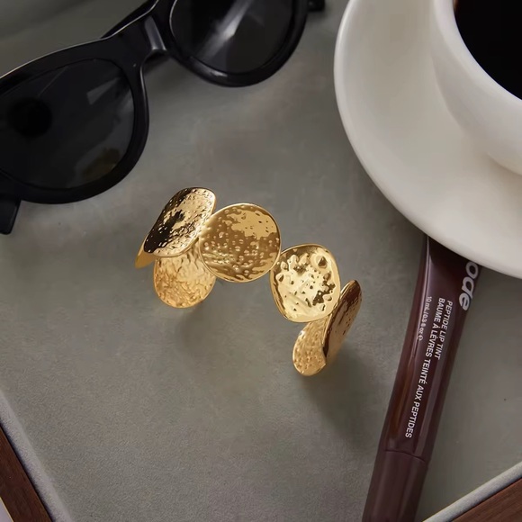 18K Gold Plated Waterproof Textured Open Bangle - Picture 5 of 7